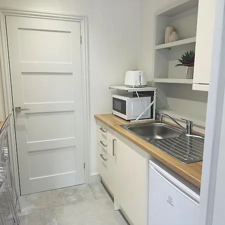 Beautiful 1-Bed Studio In Bourne End Exterior photo
