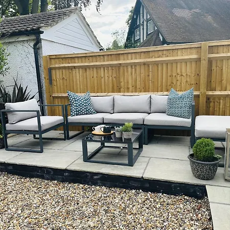 Beautiful 1-Bed Studio In Bourne End Exterior photo
