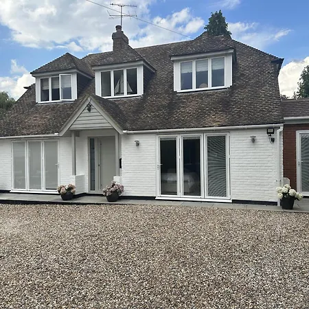 Beautiful 1-Bed Studio In Bourne End Exterior photo